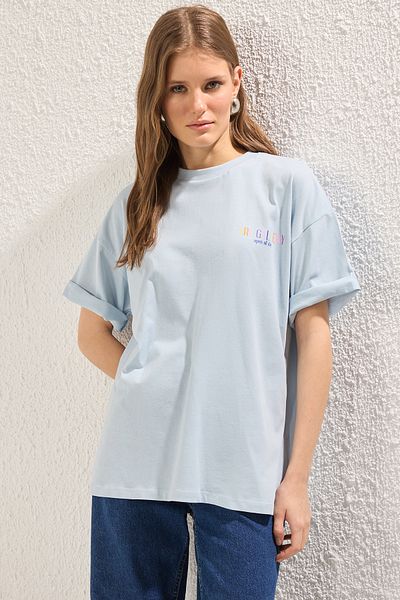 Trendyol Collection Tricou supradimensionat tricotat albastru deschis - 100% bumbac, imprimat față și spate TWOSS23TS00057