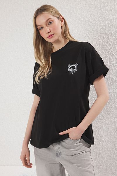 Trendyol Collection Tricou supradimensionat cu imprimeu galactic antracit - 100% bumbac, imprimeu pe spate - TWOSS25TS00160