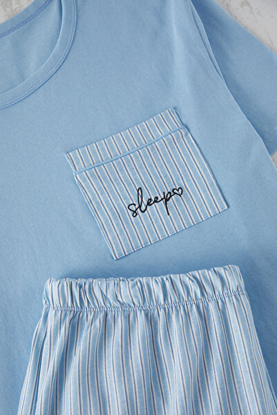 Trendyol Curve Σετ Πλεκτής Πιτζάμες Μπλε Ριγέ Λεπτομέρεια Τσέπης TBBSS25AI00088