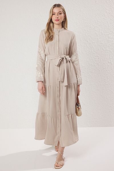 Trendyol Modest Gewebtes Kleid in Stone-Leinen-Optik mit Stickerei-Detail am Ärmel TCTSS25EB00116
