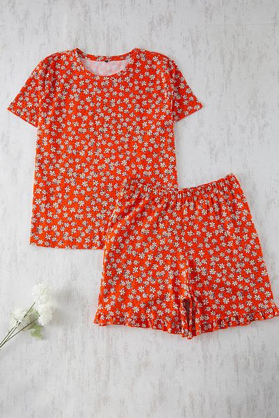Trendyol Curve Rotes gestricktes Pyjama-Set mit Blumenmuster TBBSS24AI00139