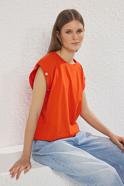 Trendyol Collection Red Cotton T-Shirt with Staple Detail - Wadded Look, Relaxed Crew Neck Twoss23Ts00016