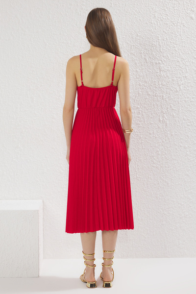 Trendyol Collection Piros derékbőséges Midi duplasoros redős állítható pántos kötött ruha TWOSS20EL2729