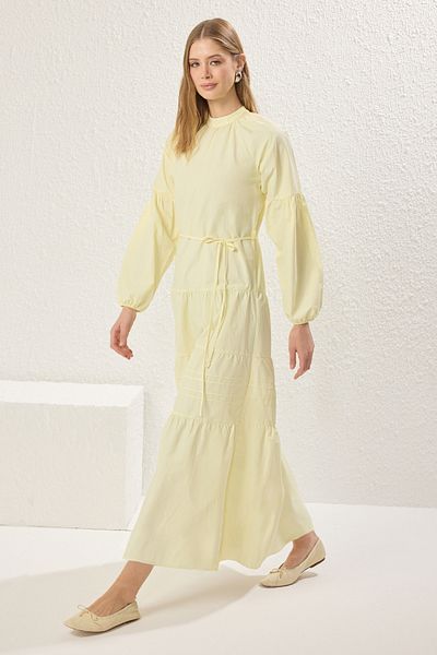 Trendyol Modest Hellgelbes, gewebtes Baumwollkleid mit Schnürung TCTSS25EB00081