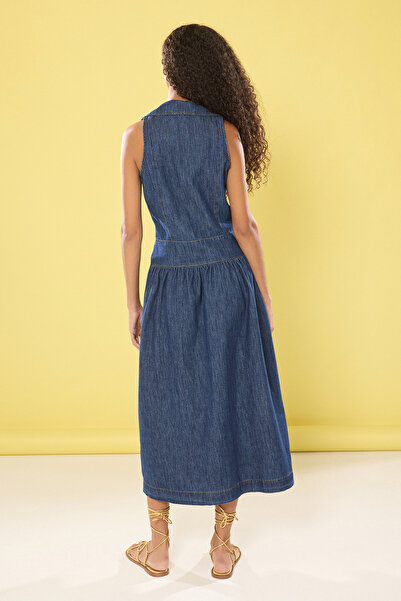 Trendyol Collection Košile s výstřihem tmavě modré midi džínové šaty - Twoss25El00149