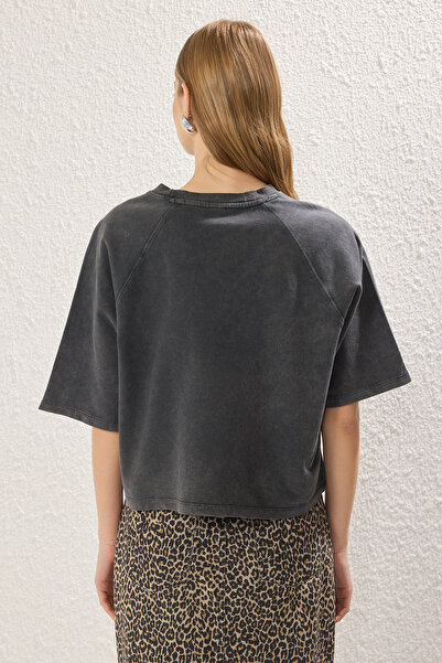 Trendyol Collection Πλεκτό μπλουζάκι Anthracite Washed Relaxed Crop TWOSS25TS00017