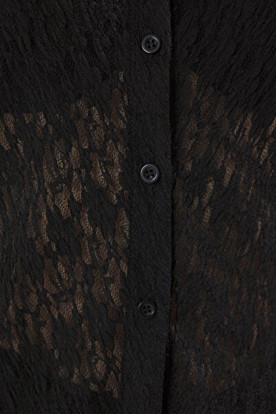 Trendyol Collection Černá halenka s pololímečkem s elastickým krajkovým detailem - přiléhavá na tělo, TWOSS25BZ00407