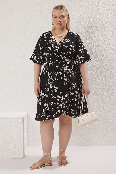 Trendyol Curve Μαύρο φόρεμα Shally Woven Plus Size