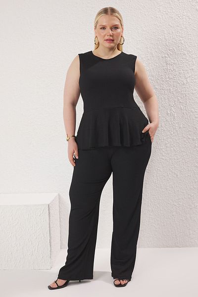 Trendyol Curve Flexibel gestrickt, Übergröße – Schwarzer Schwungrad-Umwickelanzug TBBSS25CP00017