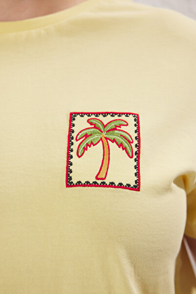 Trendyol Curve Κίτρινο κέντημα Basic Fit Πλεκτό Μπλουζάκι μεγάλου μεγέθους - TBBSS25BF00058