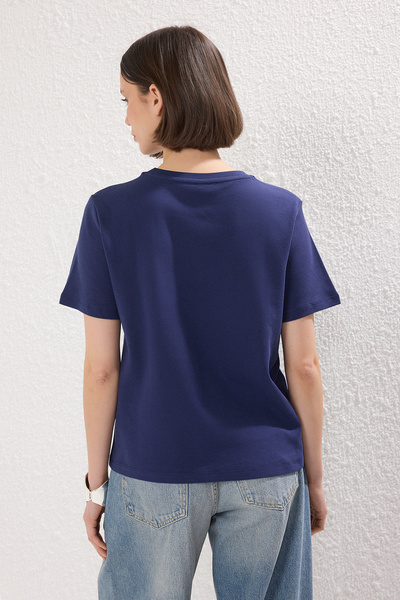 Trendyol Collection Μπλουζάκι με χοντρό ύφασμα Navy Blue Slogan Printed T-Shirt - TWOSS25TS00159