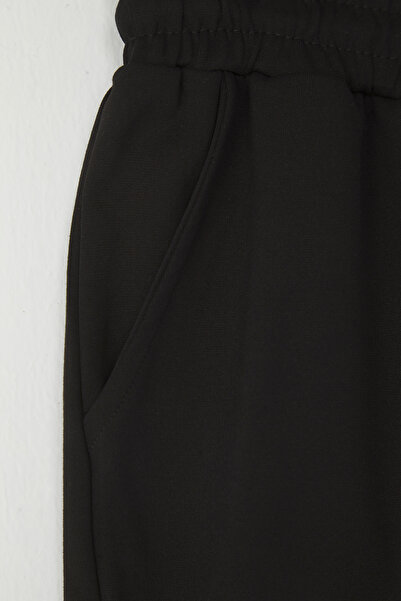 Kolekcia Trendyol Čierne šortky Pique s textúrou London Label - Bermudy TMNSS25SR00030