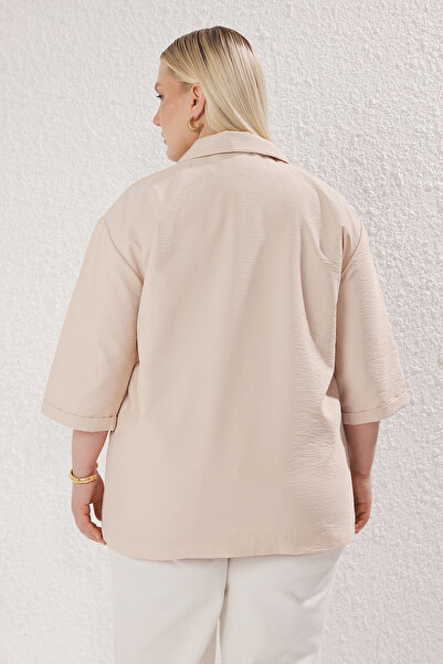 Trendyol Curve Μπεζ διπλό στήθος με κλείσιμο με υφή κοντό μανίκι μεγάλου μεγέθους μπουφάν TBBSS25AG00009