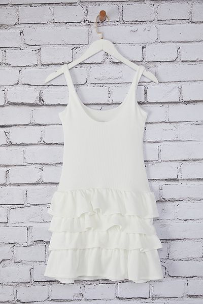 Trendyol Collection Weißes, gerades, gerüschtes, dehnbares Mini-Strickkleid TWOSS25EL00388
