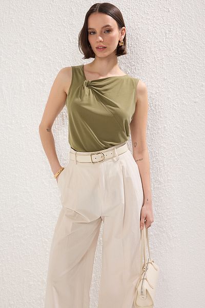 Trendyol Collection Grüne, modale, asymmetrische Kragen-Burgunder