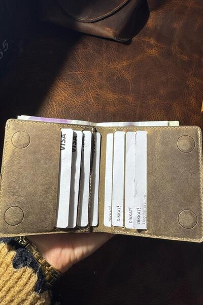 eonaks Genuine Real Leather Wallet with Coin Compartment Card Holder and Magnet Closure - Unisex