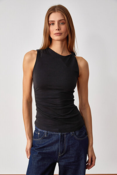 ETHIQUET بلوزة FLORIANNA نسائية من الفسكوز الليكرا بكتف ملتوي وطبقة مزدوجة باللون الأسود