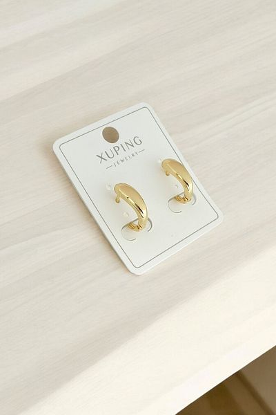 Çlk Accessories Xuping لا يفقد اللون الحد الأدنى من الأقراط الدائرية البيضاوية المنحنية 35659