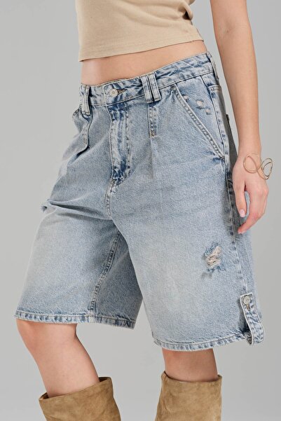 tw3 Kadın Kot Rengi Bol Kesim Yırtık Detaylı %100 Koton Bermuda Denim Şort