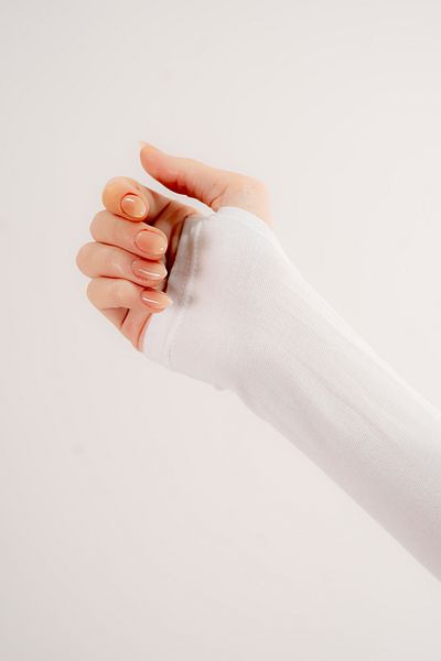 Şalcenneti.com White Color Sleeve with Finger Snap