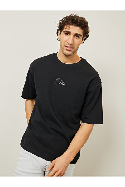 Styli تي شيرت بشعار إنترلوك مطرز كبير الحجم