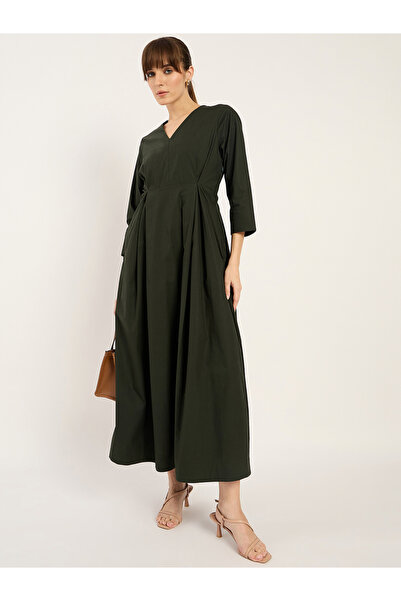 Femmella By Styli V-Neck Pleated A-Line Maxi Dress with Pockets Detail