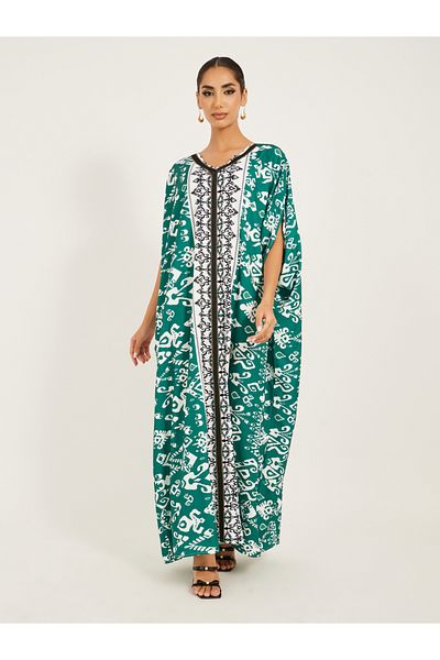 Styli Aztec print jalabiya with panel print at centre front and lace trims at neck and center front