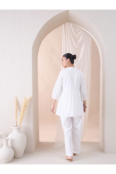 Femmella By Styli سترة من القطن المطرزة مع بنطلون مستقيم