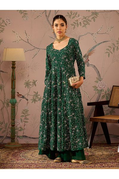 Sassafras By Styli كورتا مزينة بالترتر وفتحة رقبة على شكل قلب
