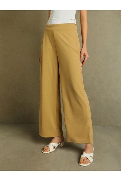 Dennis Lingo By Styli Mid Rise Wide Leg Relaxed Fit Trousers