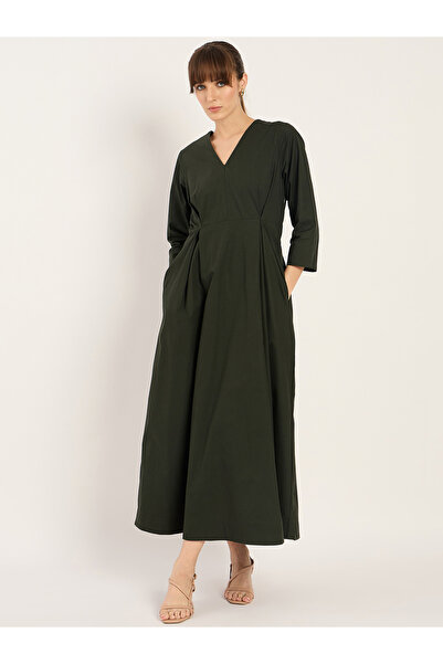 Femmella By Styli V-Neck Pleated A-Line Maxi Dress with Pockets Detail
