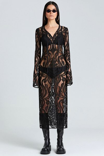 World Fashion Trends 1995 V-Neck Long Lace Dress