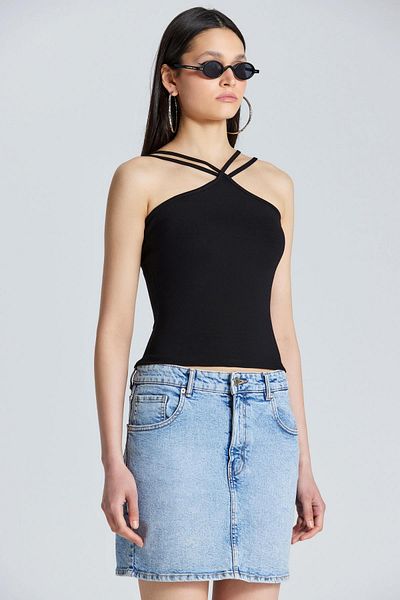 World Fashion Trends 2562 Bluză neagră cu bretele duble