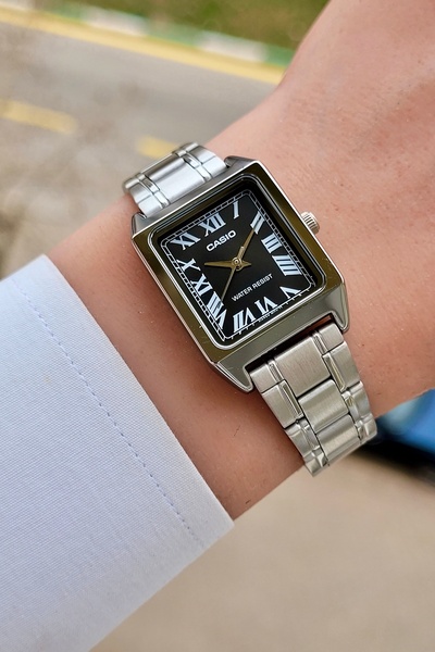 Casio Kadranı Siyah Kordonu Gri Renk Dikdörtgen Kasa Garantili Kadın Kol Saati