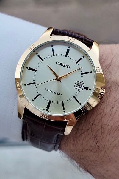 Casio ساعة يد رجالية مضمونة باللون البني من العلامة التجارية Cord