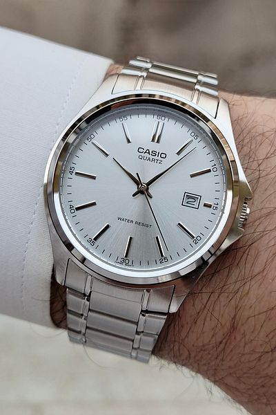 Casio ساعة يد رجالية فاخرة مضمونة باللون الرمادي مع تقويم