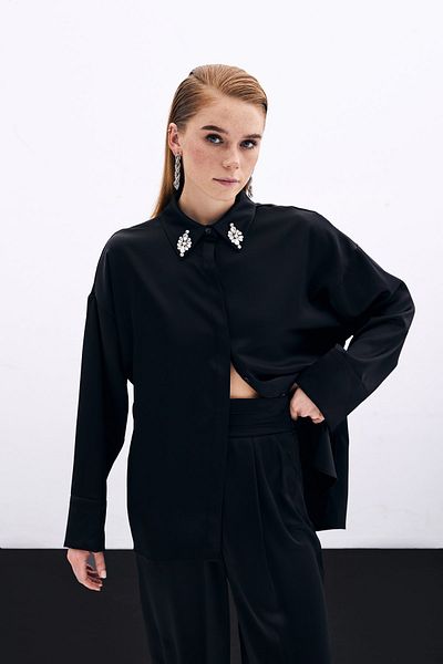 Sateen قميص أسود - تفاصيل الإكسسوارات