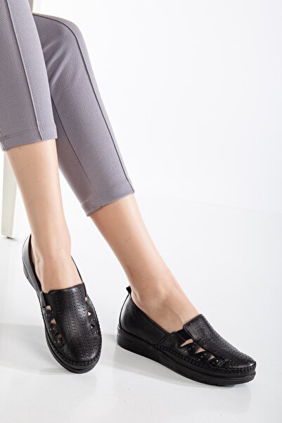 By Yağlıoğlu 92106 حذاء جلدي مريح ومثقوب لتقويم العظام مع تفاصيل تجهيز السرج