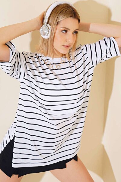 By Kuzey Aras Tricou cu dungi oversize din jerseu simplu - Combinație casual ...
