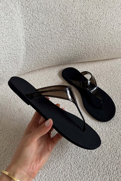 NİŞANTAŞI SHOES Dámské žabky Caden Transparent Black Flat Sole
