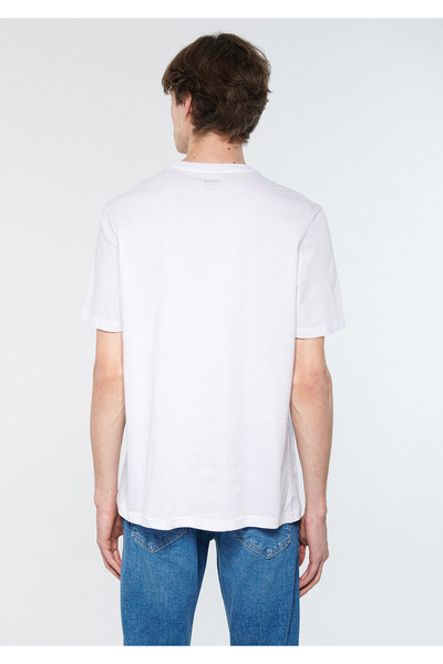 Mavi Μετακίνηση γρήγορης εκτύπωσης λευκό μπλουζάκι με κανονική εφαρμογή / κανονική κοπή 8811473-620