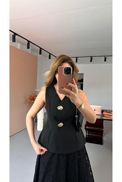 Sezgi Tekin Μαύρο γιλέκο με λεπτομέρεια με χρυσό κουμπί