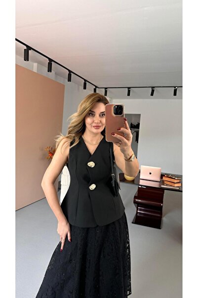 Sezgi Tekin Μαύρο γιλέκο με λεπτομέρεια με χρυσό κουμπί