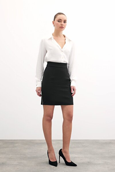 Sateen Aksesuar Şeritli Mini Etek - Siyah