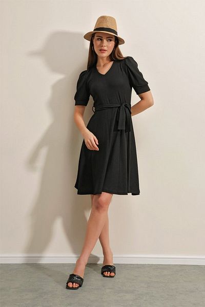 JANES 2370 Rochie tricotată cu curea - Neagră