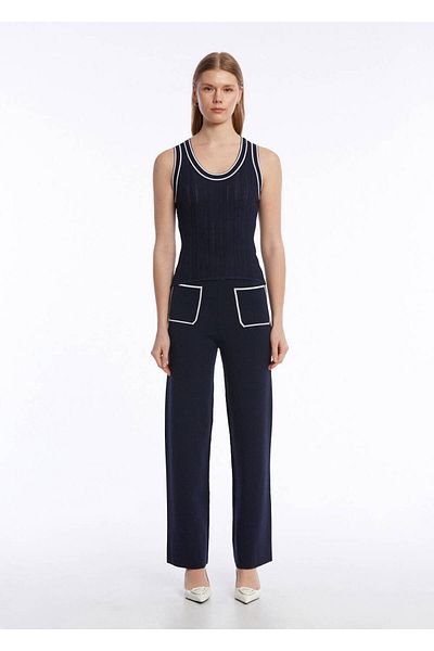 Knitss Top de tricotaj bleumarin cu detalii contrastante