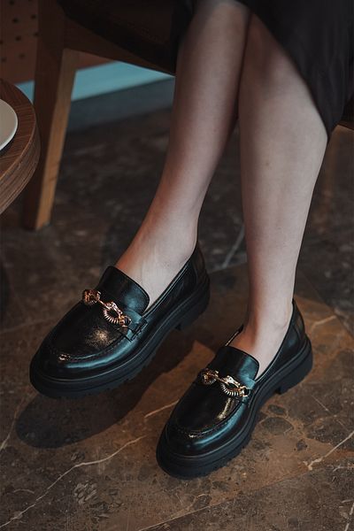 Marjin Rizya Schwarzer Damen-Loafer – Loafer-Freizeitschuhe mit dicker Sohle und Schnallendetails