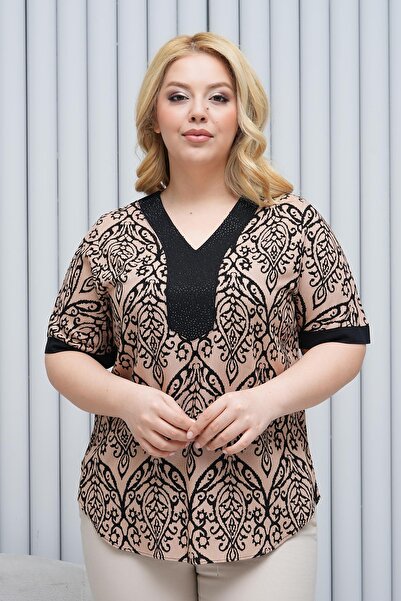 Siyezen Large Size Blouse with Stone Printed Pattern on the Collar