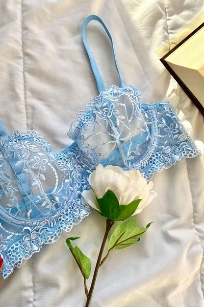 Fleur de Lingerie Set de brațete cu sârmă din dantelă cu broderie florală albastru uni Arona