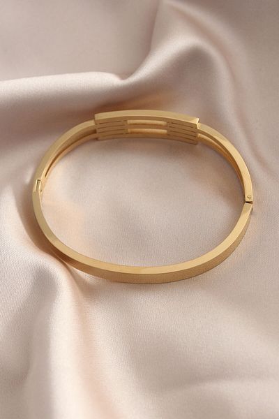 Skygo Steel Gold Color Rib Model Handcuff Women's Bracelet - Tj-Bb4662